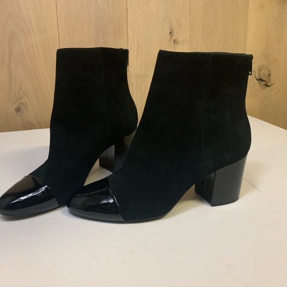 1061 Shoes - Suede cap toe black booties